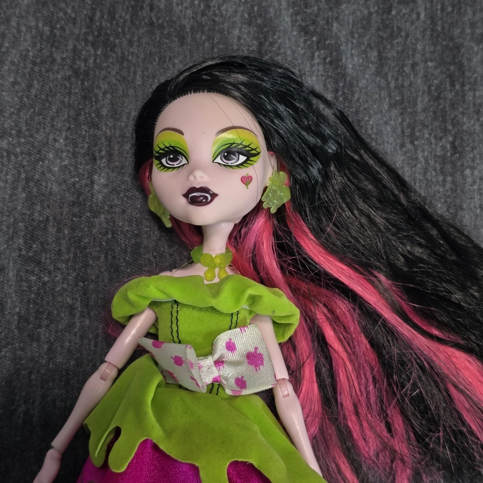 SNOW BITE DRACULAURA Monster High Scarily Ever After Completo Mattel Foto 3 de 4