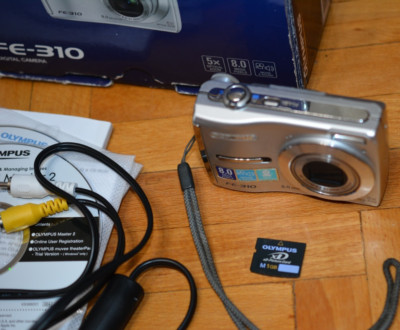 Olympus FE-310 8.0MP 5X Optical Zoom Vintage Digital Camera Silver Memor Сard