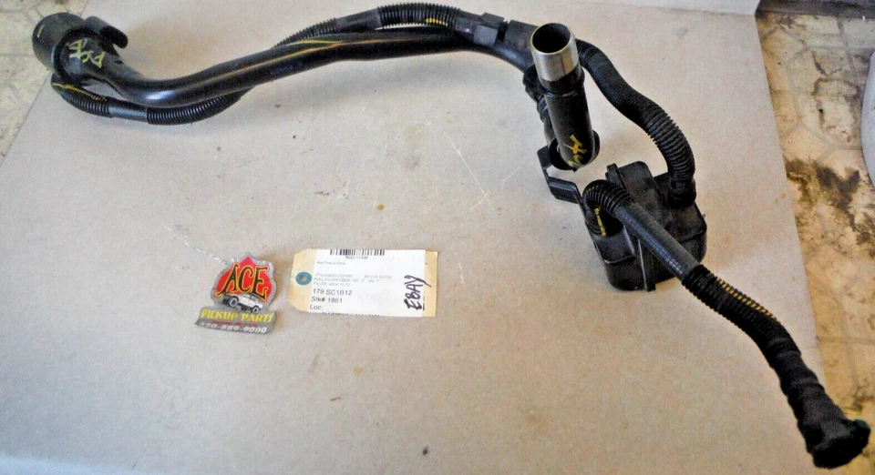 12-15 Scion iQ OEM Fuel Gas Filler Neck Pipe Assembly 77201-74030 Foto 2 de 4