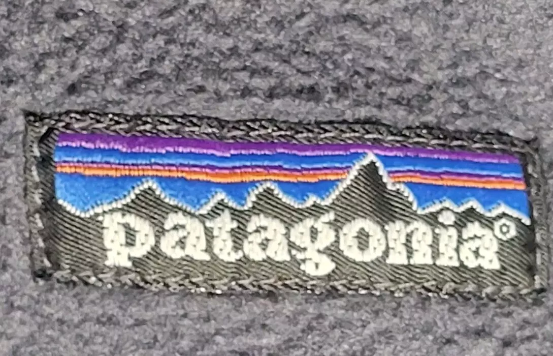 patagonia 1/2 zippered long sleeve fleece pullover shirt