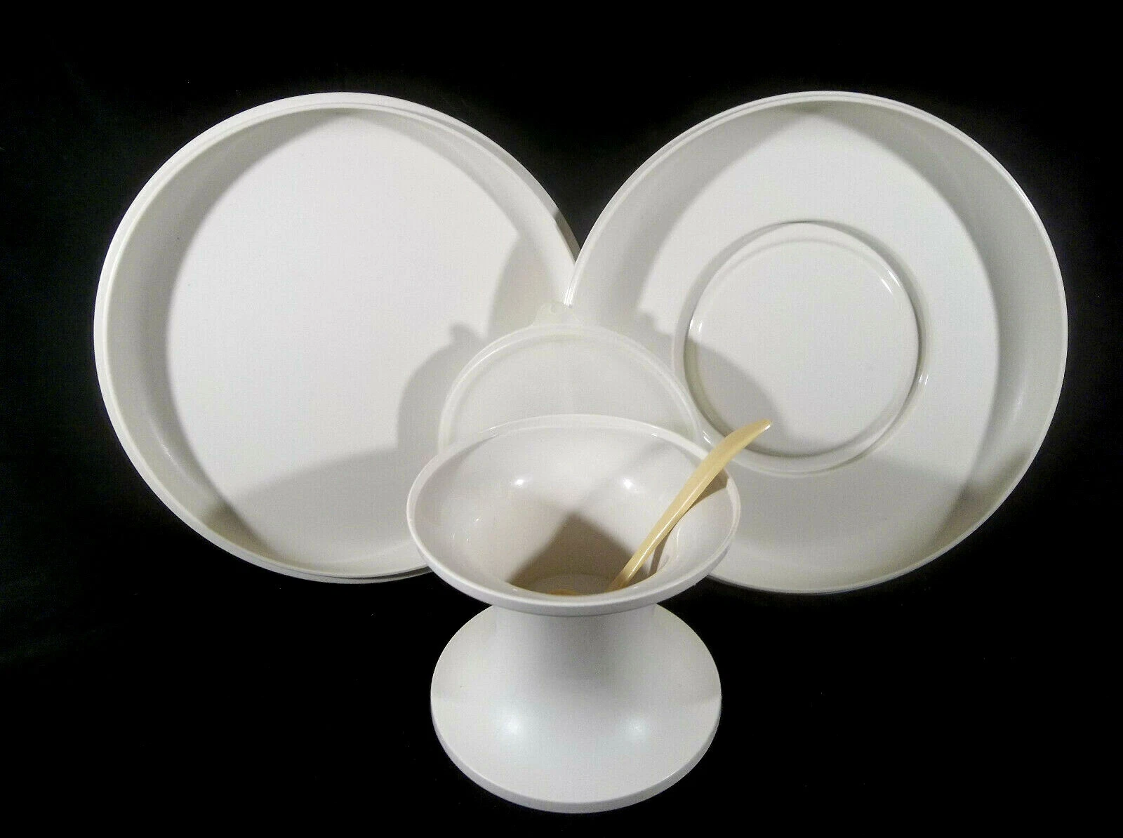 Tupperware Almond Pedestal Serving Center/Chip and Dip/Cake Stand plus Ladle