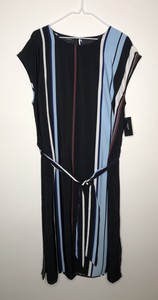 vestido listrado preto e branco plus size