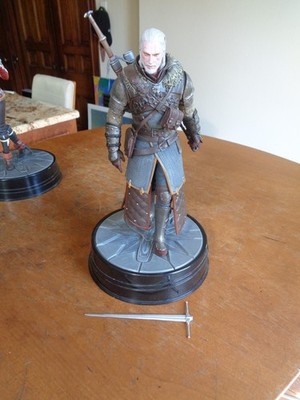 Dark Horse Deluxe The Witcher 3: Wild Hunt: Geralt Grandmaster Ursine Figure Toy