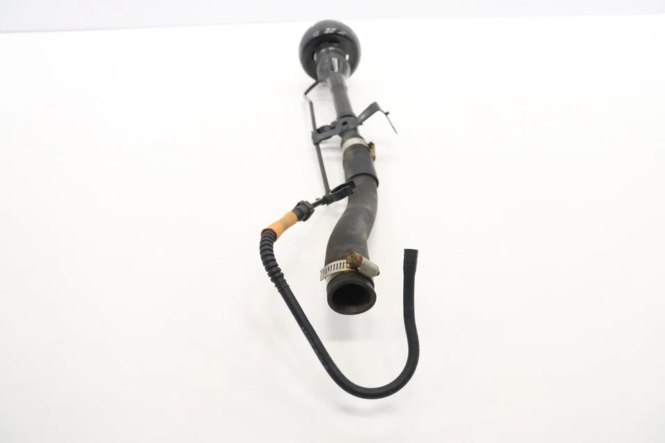 Nissan Titan 2015 2017-2024 cuello de llenado de combustible 17221-9fu0a Foto 2 de 4