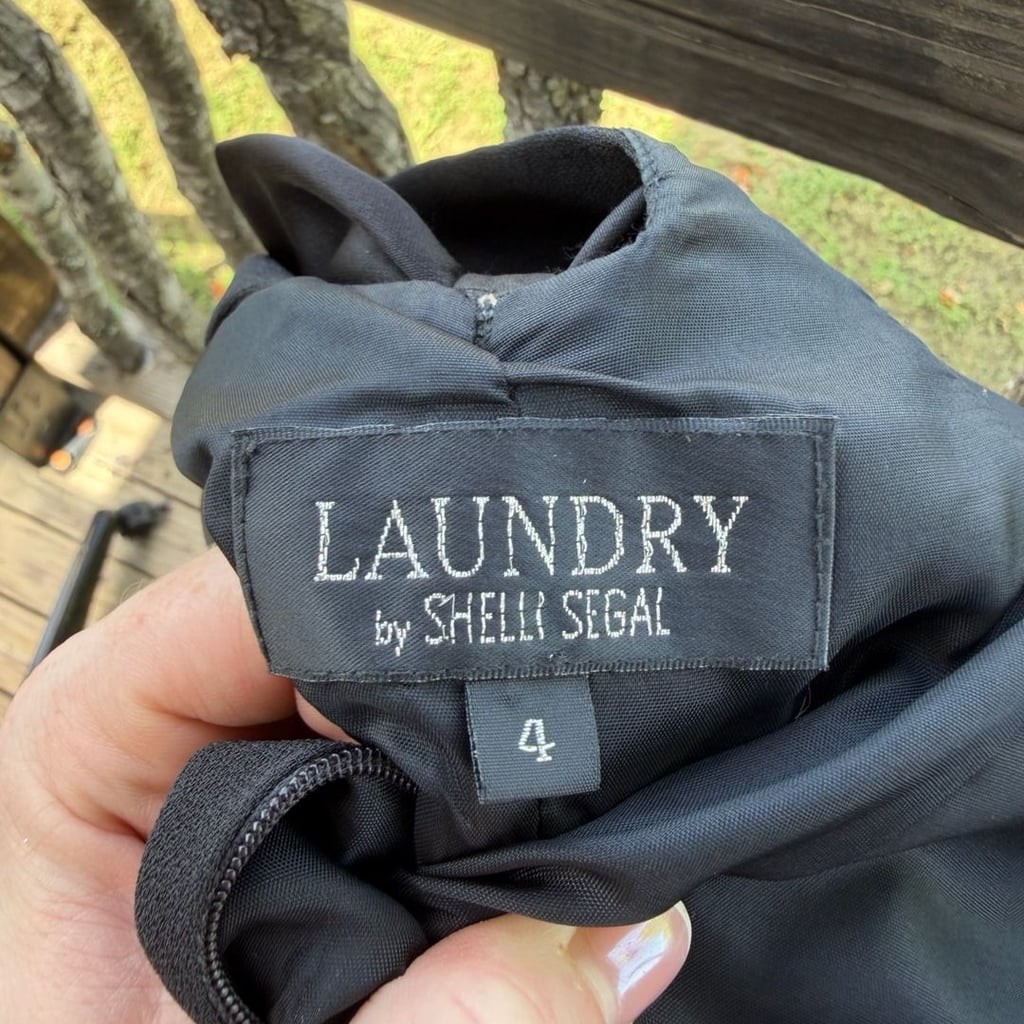 Laundry by Shelli Segal Black Sleeveless Formal Evening Gown with Waist Bow Deta View 3