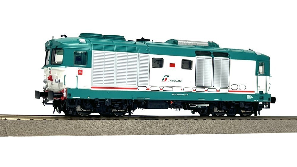 OS.KAR 1123 D445 1113 XMPR 2 Third Series, Trenitalia Green/Red Logo