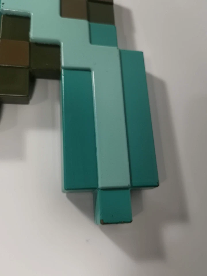 Minecraft Diamond Plastic Pickaxe 40cm Mojang Official Merchandise. - Image 3 of 4