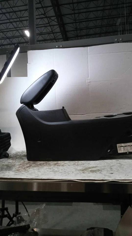 2018 Chevrolet Cruze Center Console Lid Silver OEM 84085494 112k Miles - Imagem 3 de 4