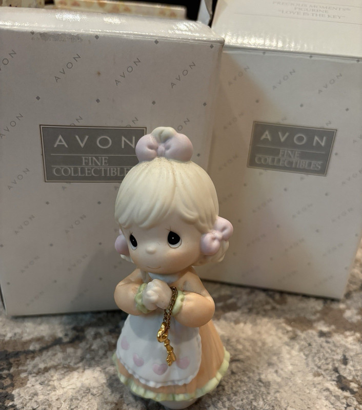 Avon Fine Collectibles Girl Porcelain Figurine Boxed Gold Tone key 1990s