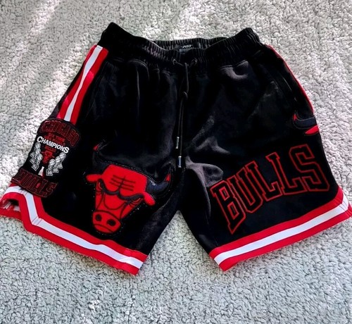 Pro Standard Mens Chicago Bulls Jordan Six Time NBA Finals Champions Shorts Med