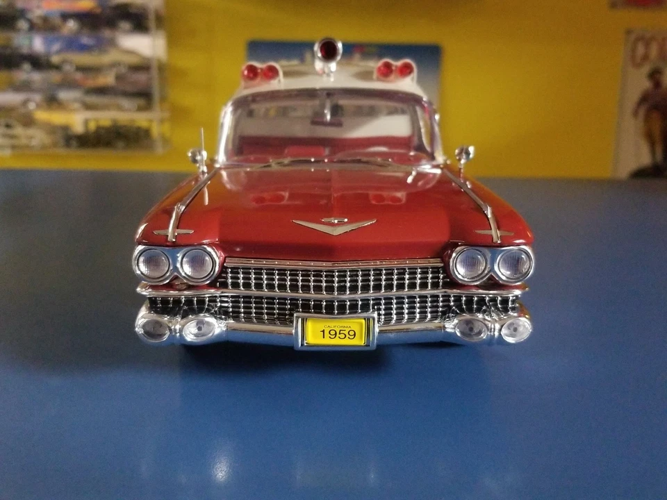 Ambulancia Cadillac Greenlight Precision 1959 rojo/blanco edición limitada "nueva" Foto 4 de 4