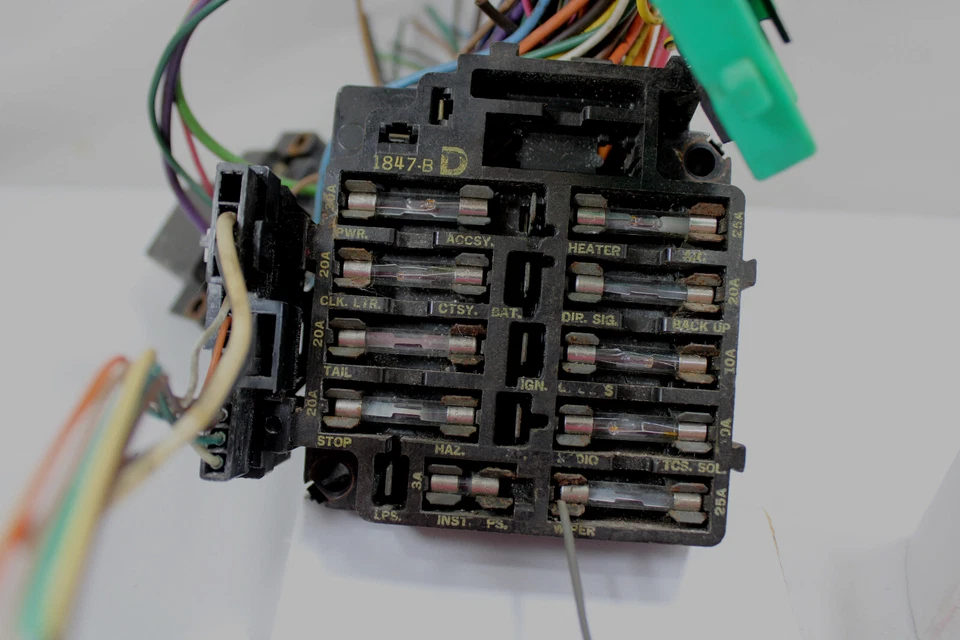 Chevrolet Impala Caprice 1971-1976 caja de fusibles cable cola de cerdo y algunos conectores Foto 2 de 4