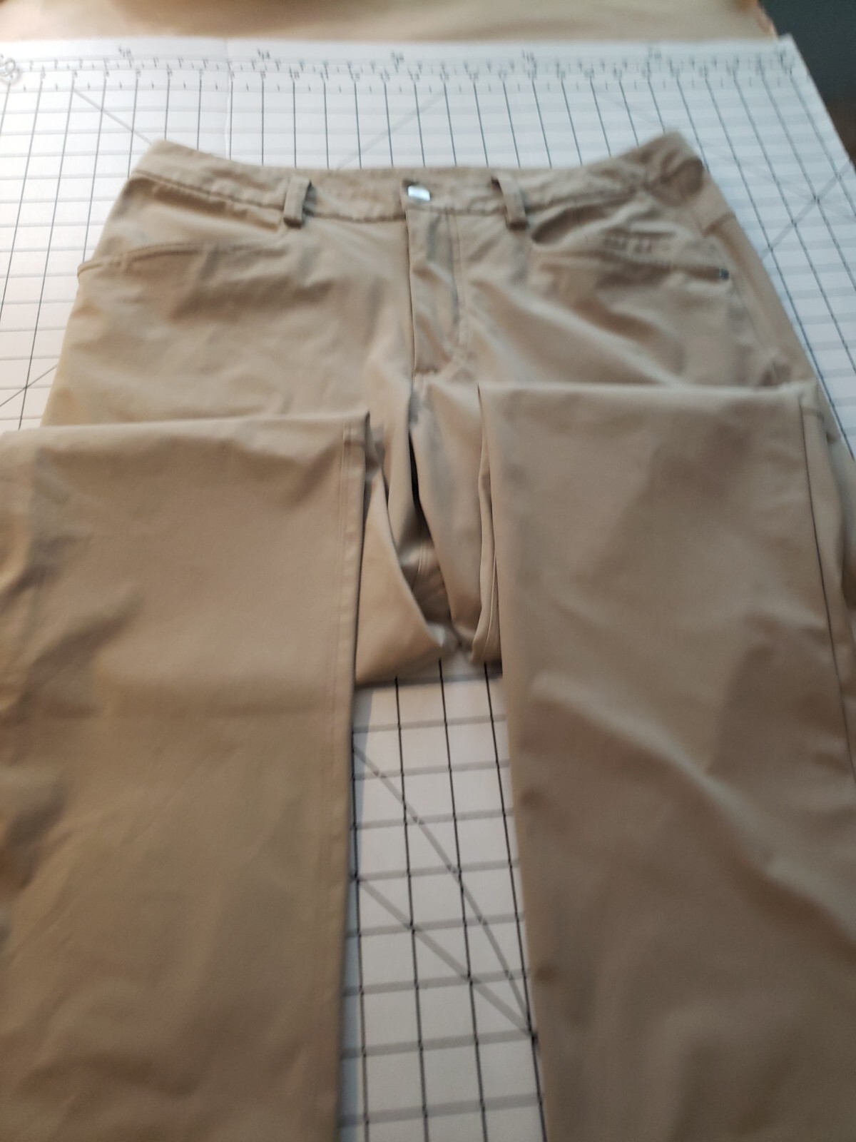 Lululemon ABC Pants Khaki Tan Stretch Men’s Size 34x31 Gem