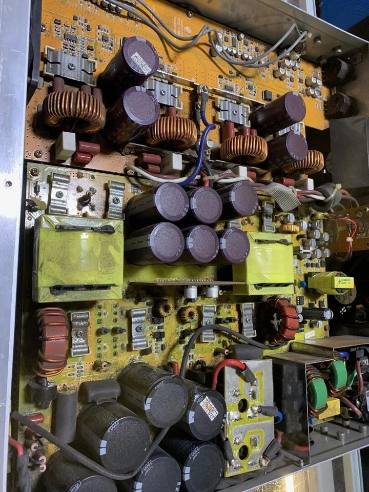 AMPLIFICADOR DIGITAL BEHRINGER I NUKE NU12000 VATIOS G3D Foto 3 de 3