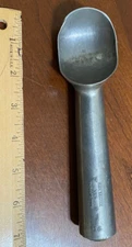 Vintage ZEROLL Roll Dippers Ice Cream Scoop #16 Maumee Ohio USA Green Portion