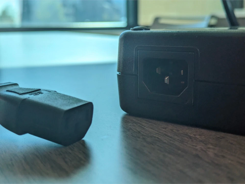 Dell AC/DC Power Adapter MNF 8-Pin DC12V 12V 18.0A DA-2 Series MK394 Rev A02 - Image 4 of 4