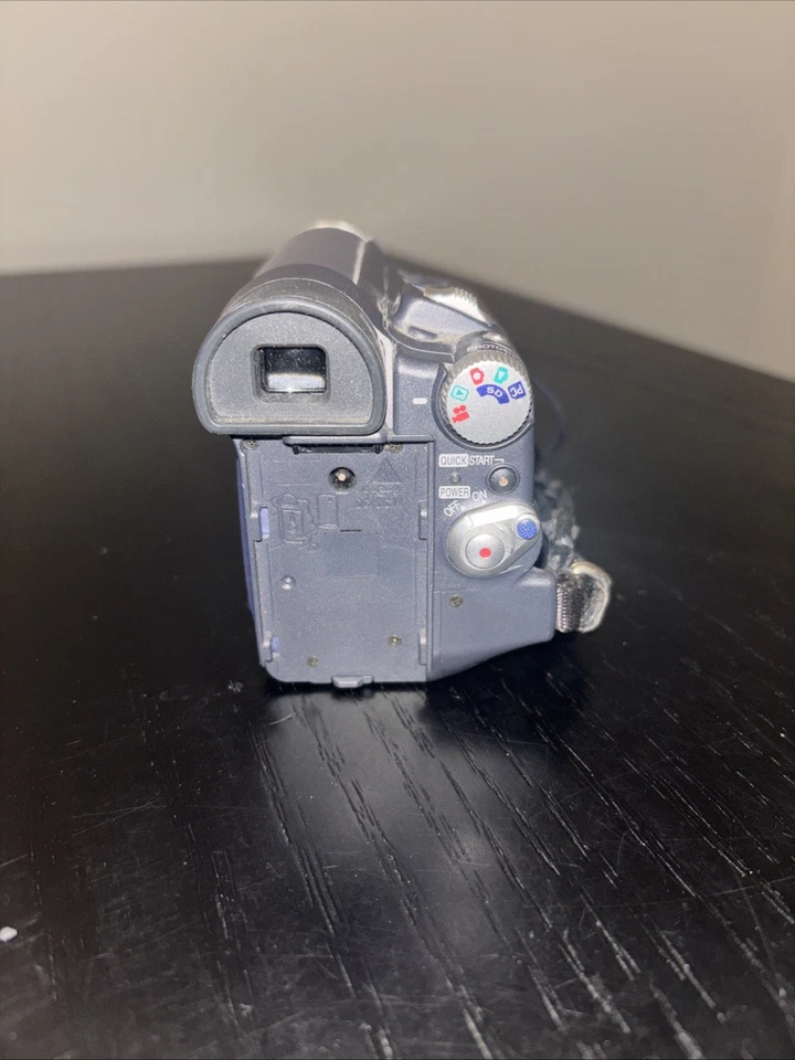 Panasonic PV-GS19 MiniDV Camcorder NO CHARGER NO BATTERY UNTESTED 20x Zoom Blue - Image 2 of 4