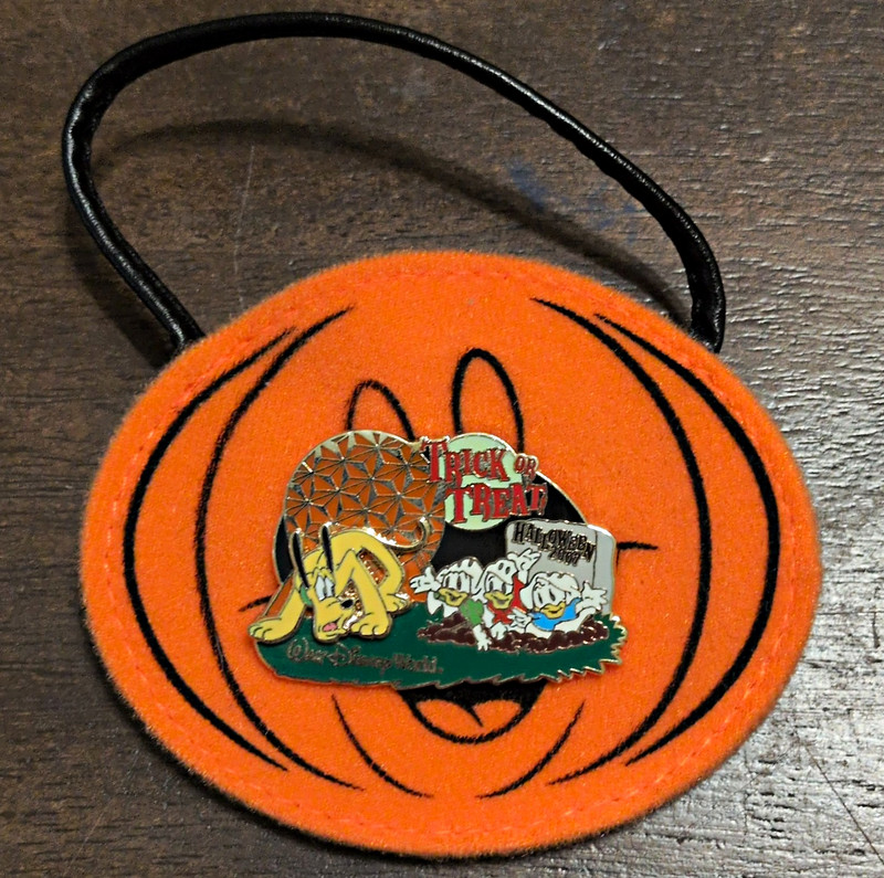 Disney WDW Trick or Treat Halloween Pluto Limited Edition 2000 2007 Single Pin