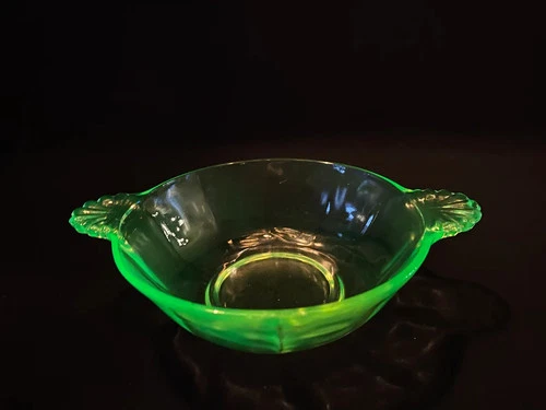Hocking Pillar Optic Uranium Glass Handled Berry Bowl w/ Shell Handles Vintage