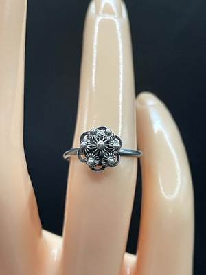 925 Sterling Silber zierlicher Kuppel Blume Floral Ring Gr. 5 1g
