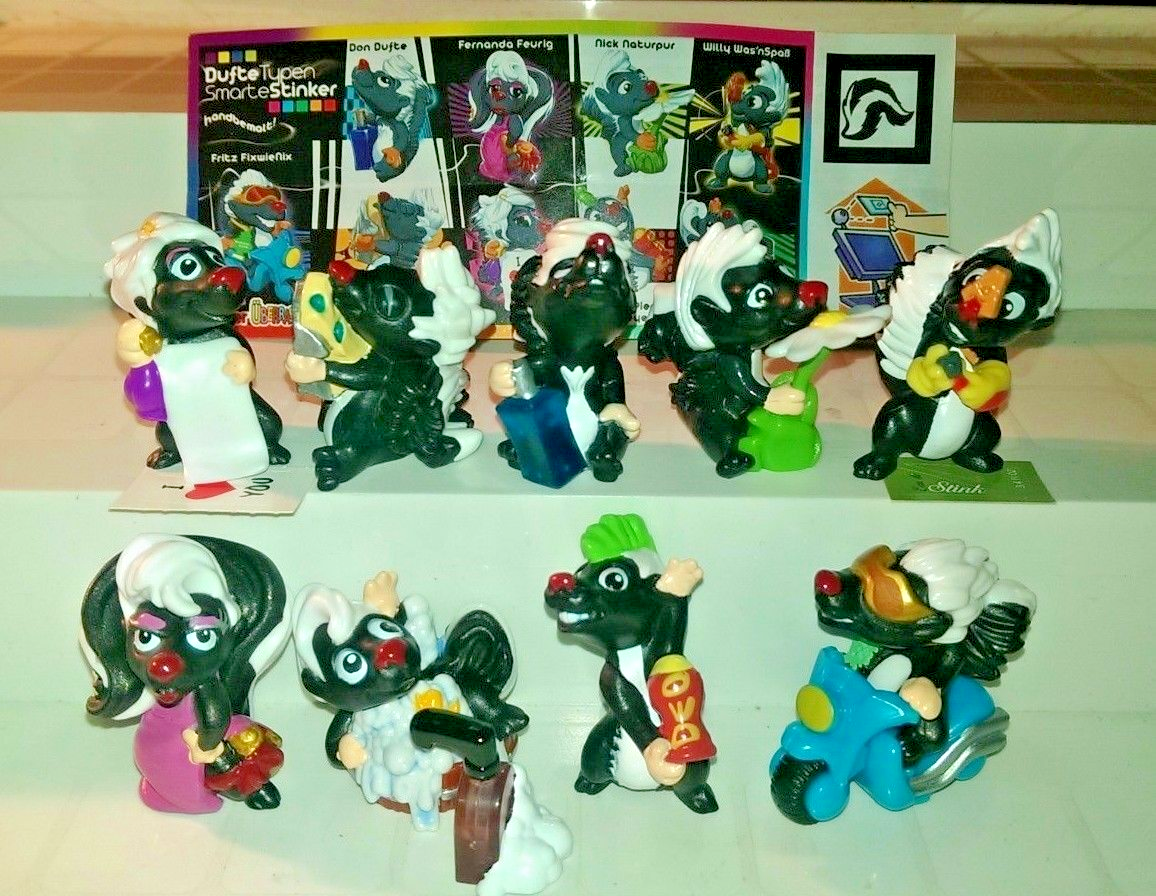 SKUNKS COMPLETE SET 9 FIGURES WITH ALL PAPERS KINDER JOY SURPRISE