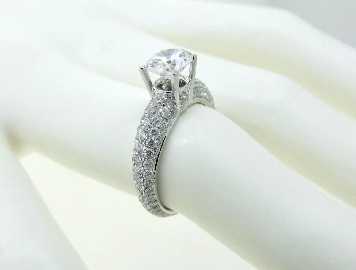 Pavé diamond solitaire wedding ring set