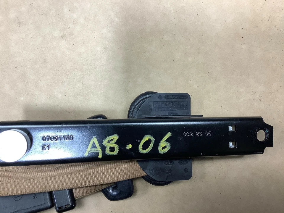 2006 AUDI A8 QUATTRO FRONT LEFT DRIVER SIDE SAFETY SEAT BELT RETRACTOR OEM+ - Изображение 3 из 4