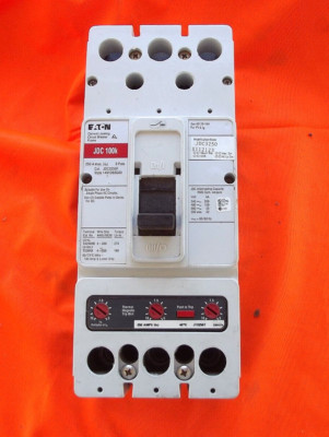 EATON   JDC3250F   circuit breaker                                       4 12 4e
