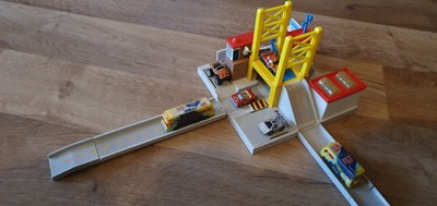 Micro Machines Galoob Playset and Cars