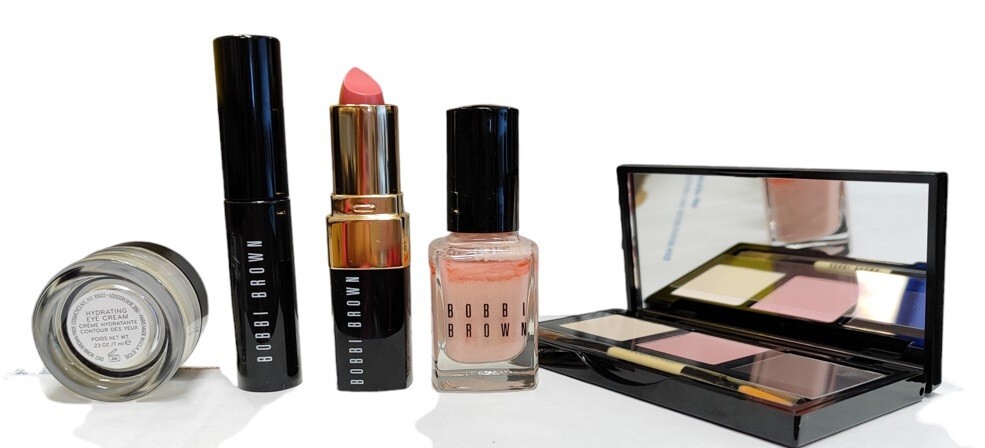 ЭКСКЛЮЗИВНАЯ НОВИНКА НЕДЕЛИ МОДЫ ОТ БОББИ БРАУН В УПАКОВКЕ 8490₽