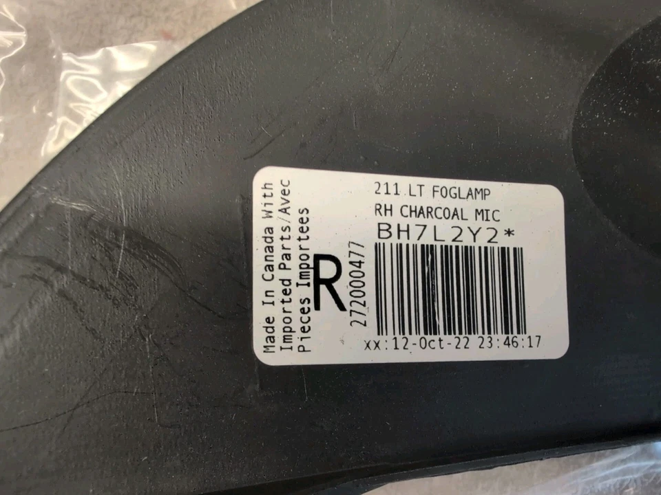 New Oem GM 22756152 Fog Light Bezel Front Right Side Chevrolet Impala 2006-2011 Foto 4 de 4