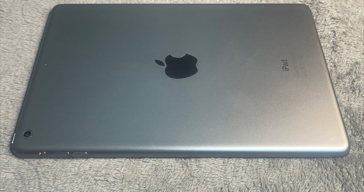 Apple iPad Air (1st Generation) - Space Gray 64GB WI-FI Apple iPad Air (1st Generation) - Space Gray 64GB WI-FI