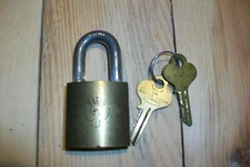 VINTAGE EAGLE LOCK CO. BRASS PADLOCK & KEYS.