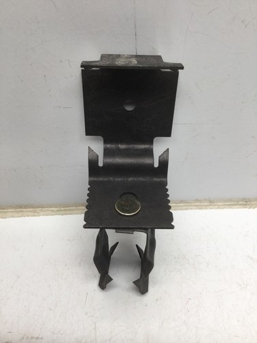 Cooper B-Line BP-12-B5 Beam Hanger 3/4” EMT 1/2” RIGID/MC to Stud Fastener 100PK - Picture 6 of 6