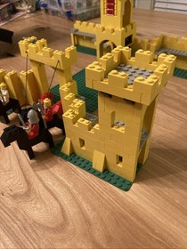 LEGO Castle 375 / 6075 Vintage 1980s Nearly Complete Plus Few Minifigures