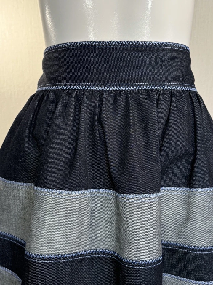 Falda vaquera de algodón a rayas inversas Carolina Herrera 2 tonos talla 4, Resort 2020 Foto 3 de 4
