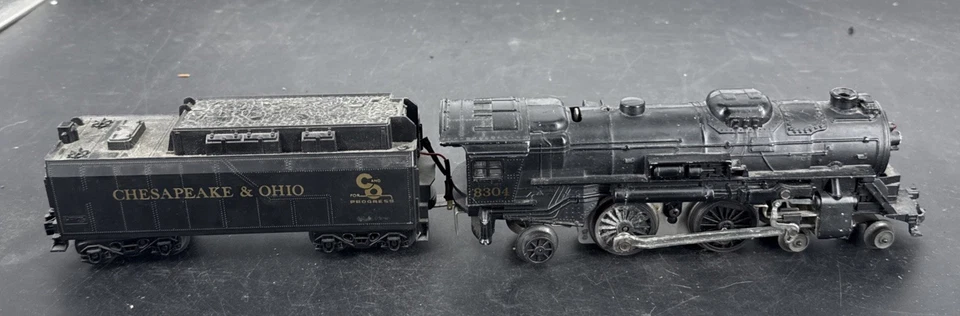 Lionel 8304 Die-cast Locomotive runs Super Smooth Forwards & Backwards W/ Tender - Image 3 of 4