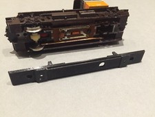 Dessous de châssis pour