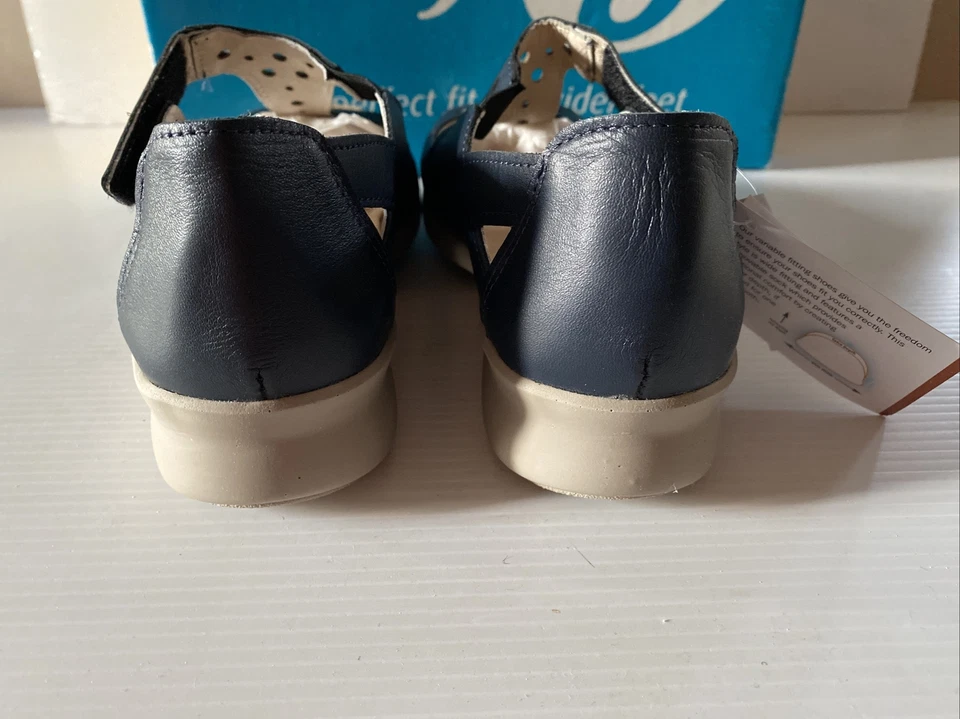 Easy B Marigold Touch Fastening navy DB Leather shoes Sandals sz 3 Wide Fit 2V - Image 3 of 4