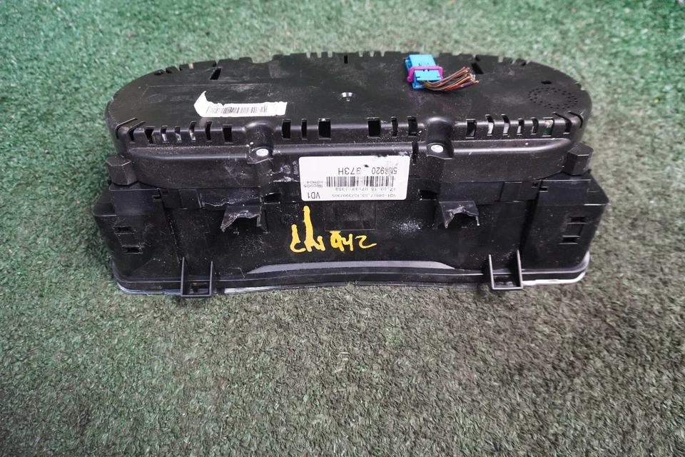 2015 VOLKSWAGEN Tiguan Speedometer Gauge Cluster OEM 65K Miles  7223982 - Imagem 4 de 4