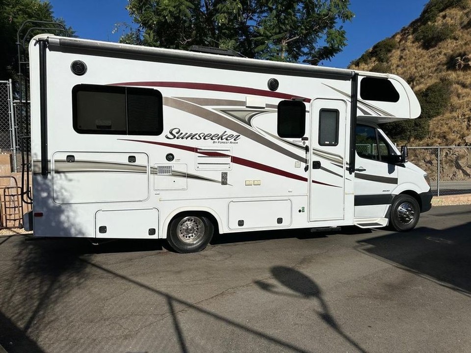 2016 Forest River Sunseeker MBS 2400S 24' Class C Motorhome C41169276