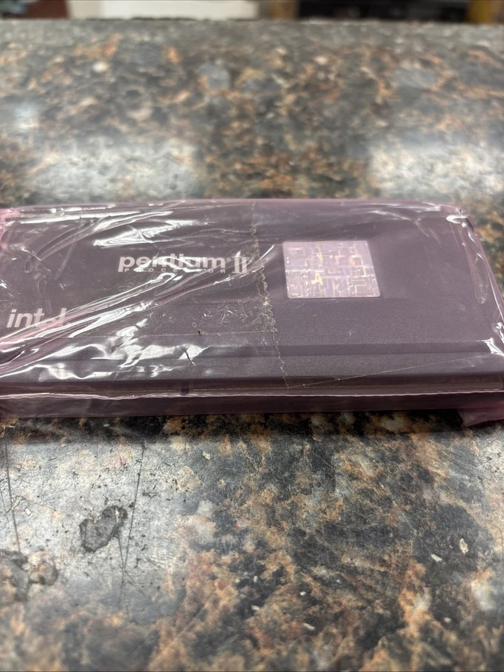 Vintage Intel Pentium II 80523PY450512PE SL2U7 450MHz Slot Card CPU - New - Image 2 of 4