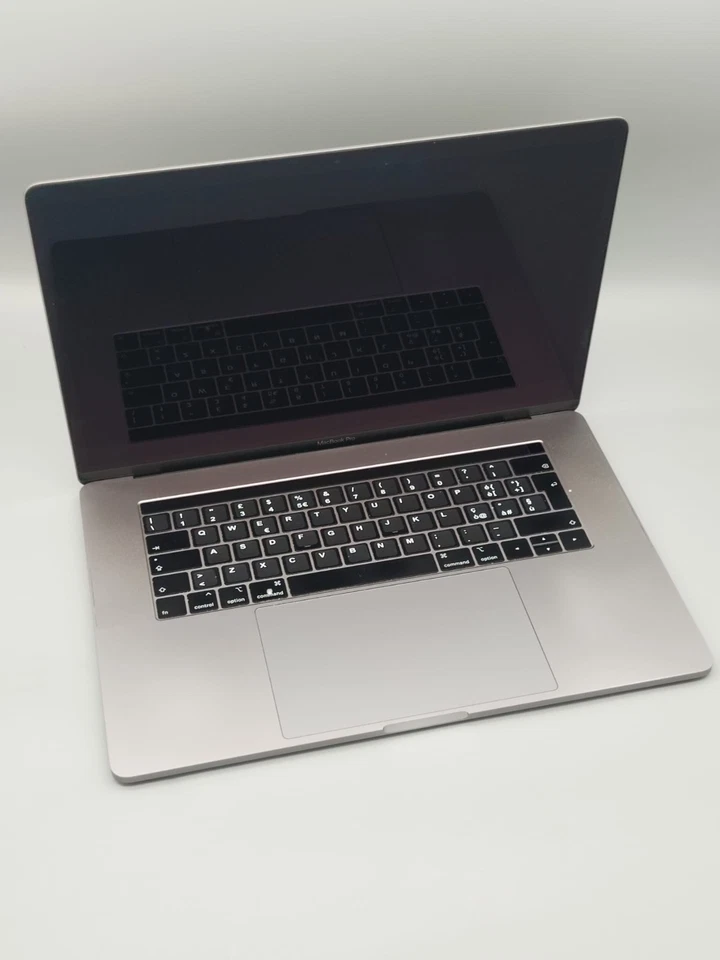 Apple MacBook Pro 15" 2019 · i9 · 16GB · 500GB, foto 1 di 3