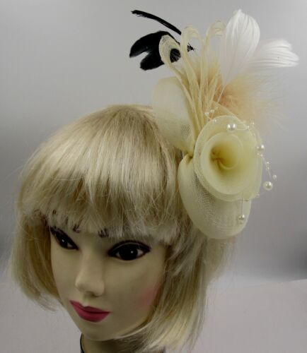 Cream fascinator with petals, pearls, and crystals (beak clip and pin) bb15 - Picture 2 of 4