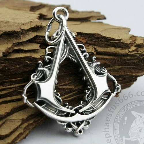 connor assassin pendant assassins creed 