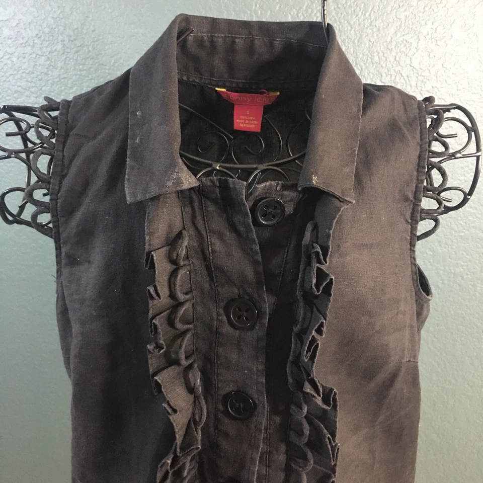 Blusa de moda Sunny Leigh de manga corta para mujer, negra con volantes, talla pequeña Foto 2 de 4