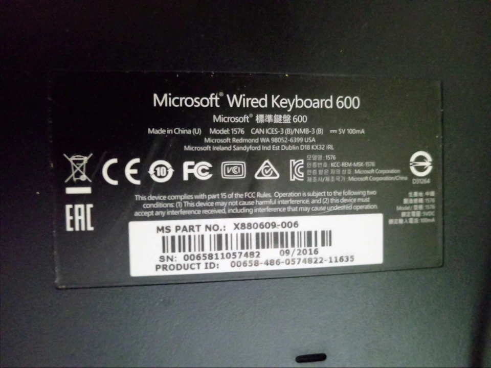 Tastiera Microsoft 600 model 1576 -  con cavo USB - Immagine 2 di 4