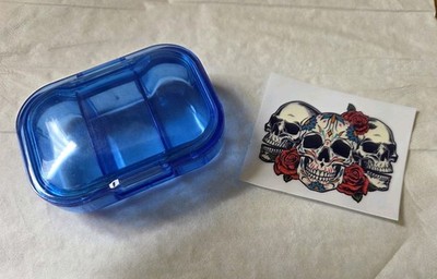 Pillendose Kleinteile    Reise 3 Fächer  mit Aufkleber  Skull Rose