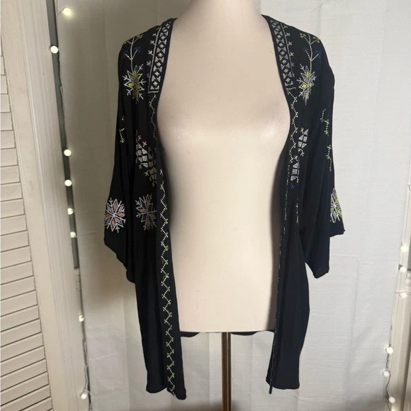 Cárdigan Kimono Lumière Negro Boho Bordado Frente Abierto Talla Pequeña Foto 2 de 4
