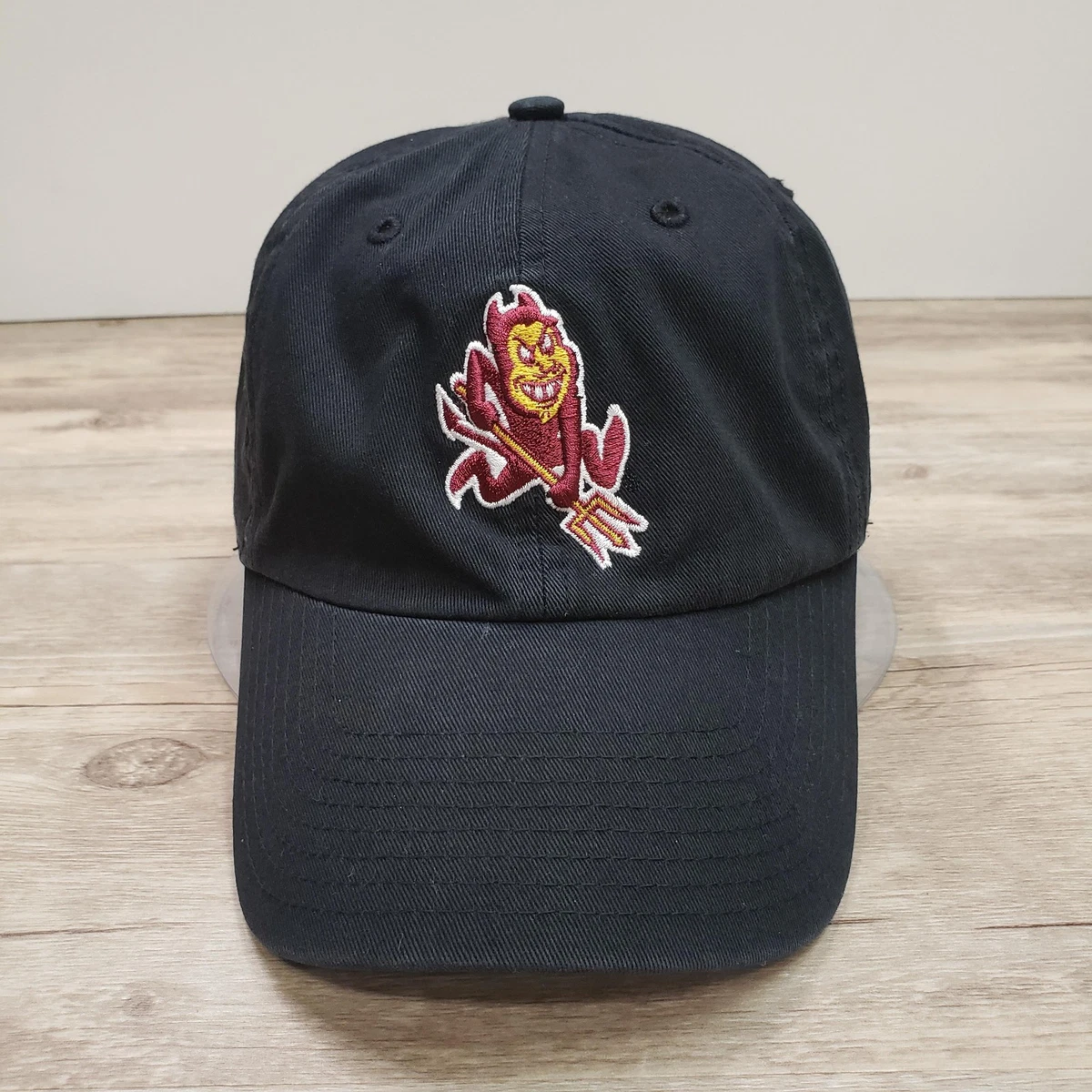Arizona State Sun Devils Helmet Fotografías e imágenes de stock - Getty